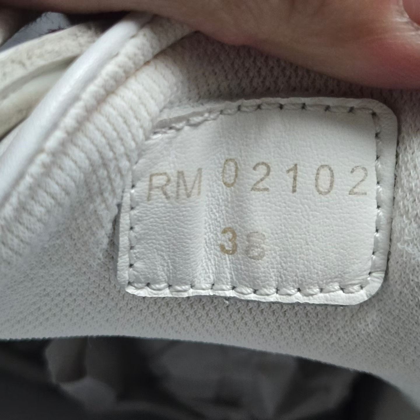 Balenciaga Balenciaga Leather White Lowtop Sneakers 38 Women Size US 7.5 / IT 37.5 - 5 Thumbnail