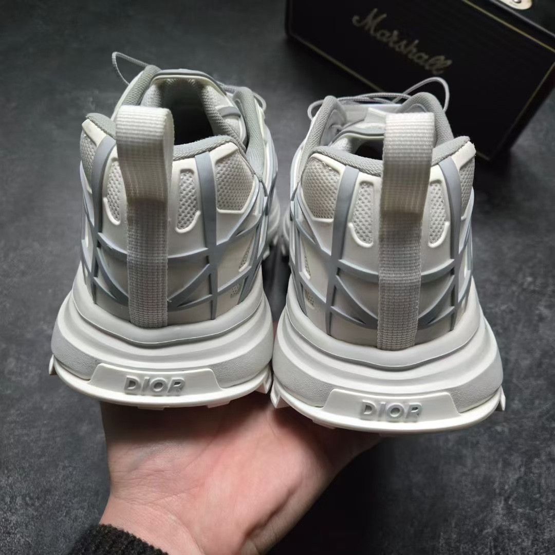 Balenciaga Balenciaga White Lowtop Sneakers 31 Men Size US 5 / EU 37 - 3 Thumbnail