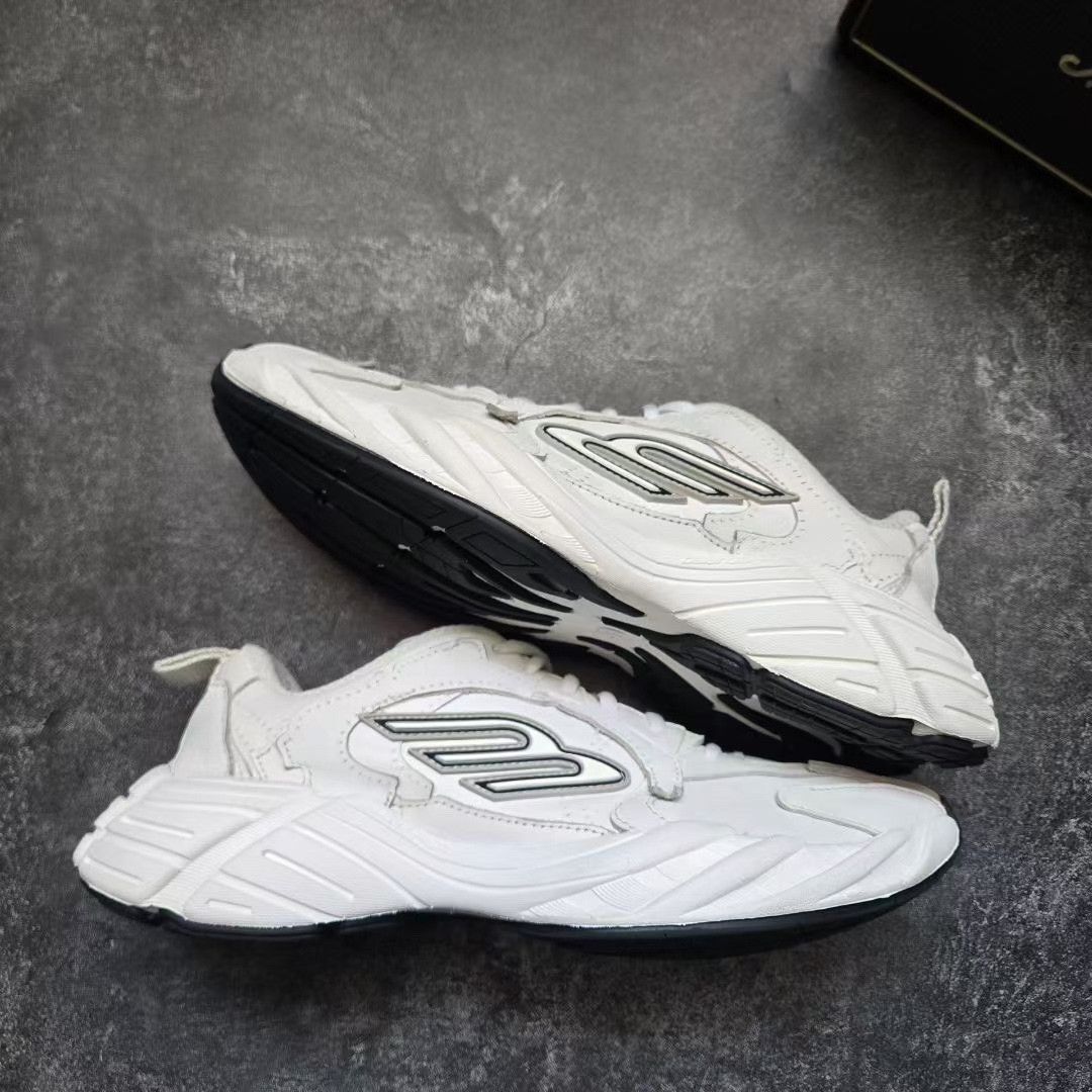 Balenciaga Balenciaga White Lowtop Sneakers 39 Women Size US 8.5 / IT 38.5 - 8 Thumbnail