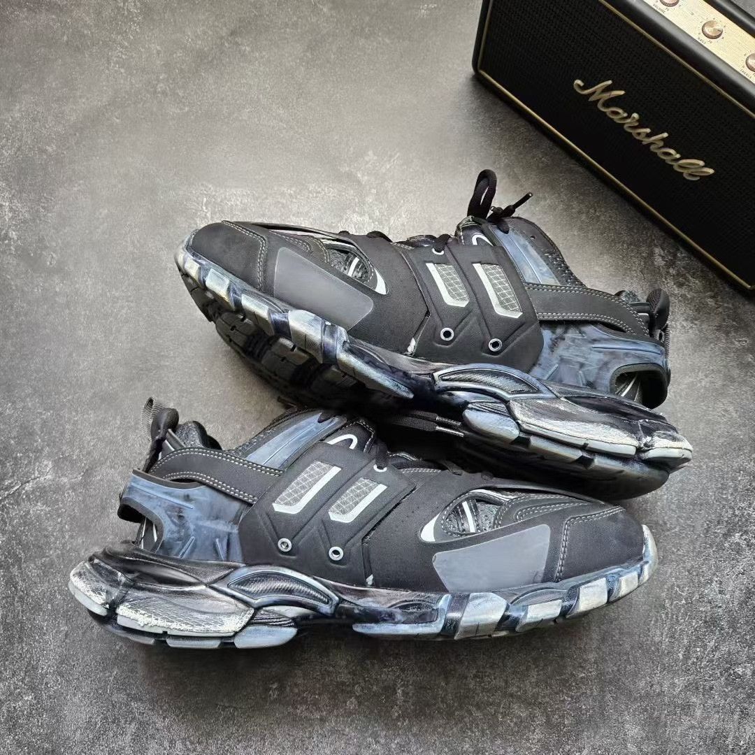Balenciaga Balenciaga Distressed Gold Lowtop Sneakers 41 Men Size US 8.5 / EU 41-42 - 9 Thumbnail