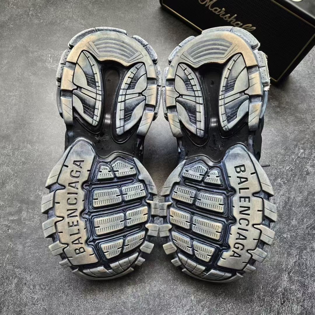 Balenciaga Balenciaga Distressed Gold Lowtop Sneakers 41 Men Size US 8.5 / EU 41-42 - 7 Thumbnail