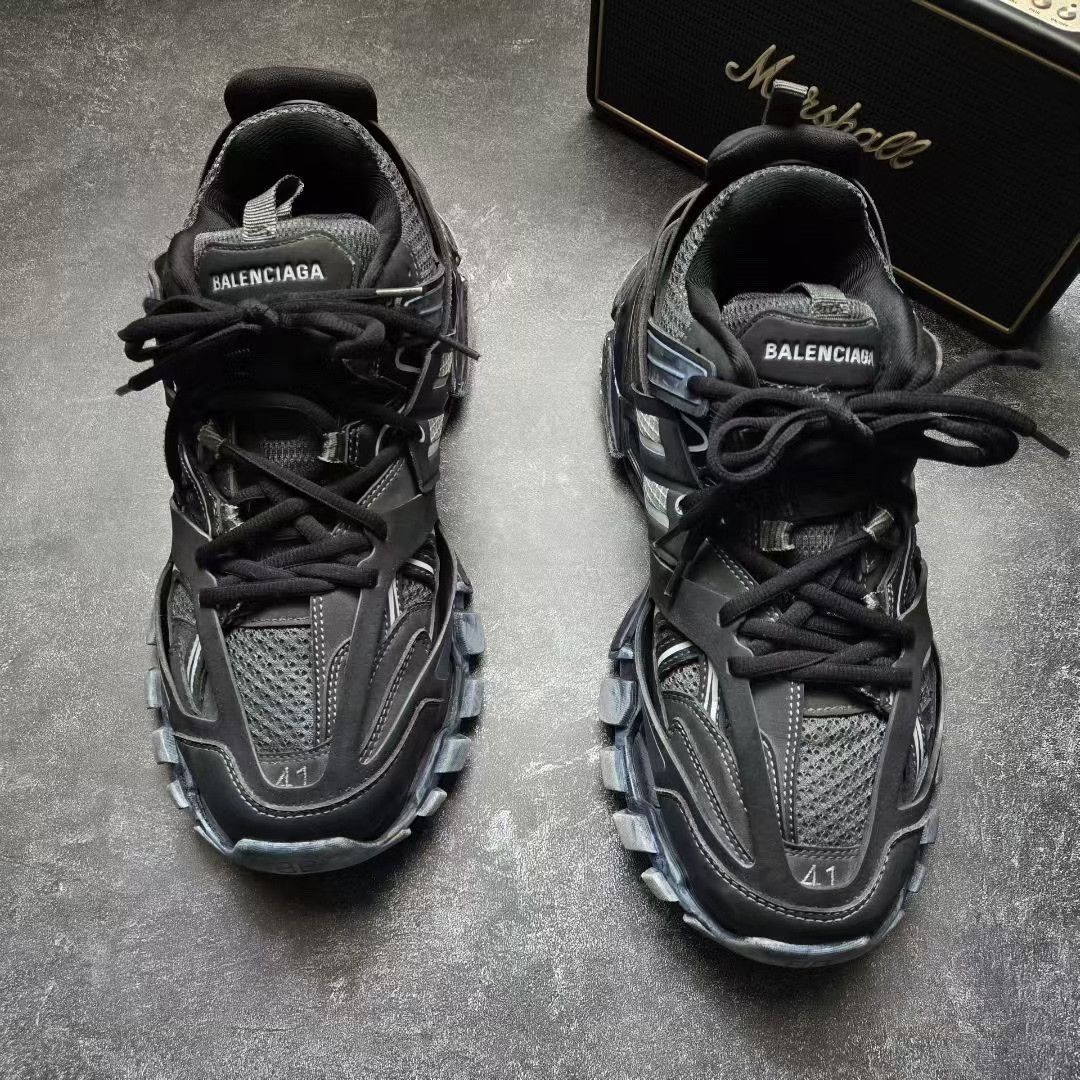 Balenciaga Balenciaga Distressed Gold Lowtop Sneakers 41 Men Size US 8.5 / EU 41-42 - 2 Thumbnail