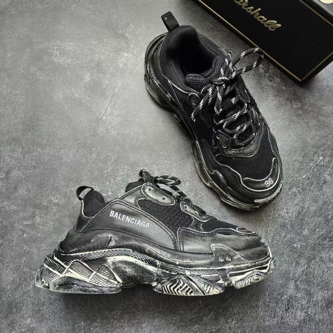Balenciaga Balenciaga Distressed Gold Lowtop Sneakers S Women Size US 6 / IT 36 - 6 Thumbnail