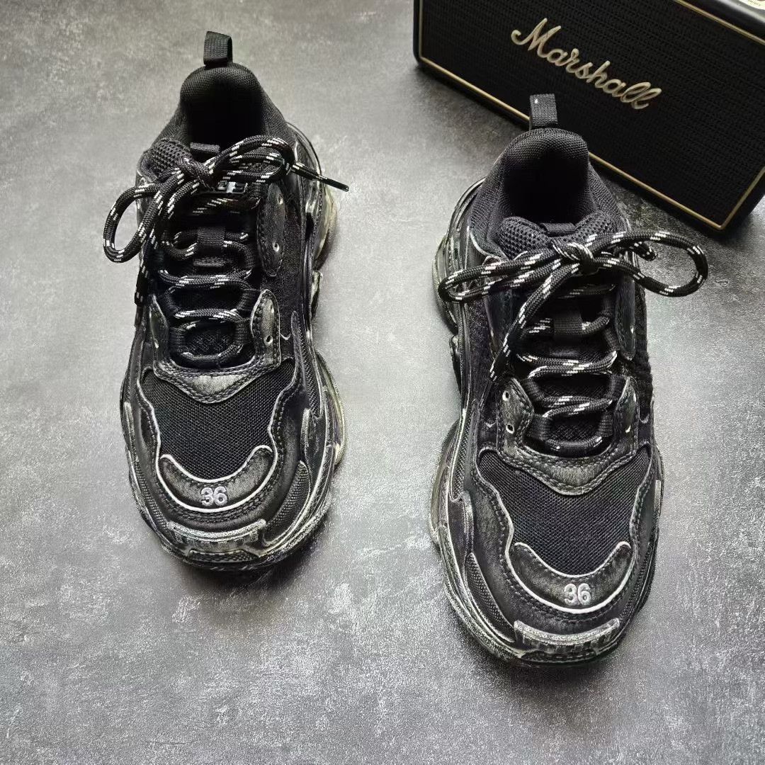 Balenciaga Balenciaga Distressed Gold Lowtop Sneakers S Women Size US 6 / IT 36 - 2 Thumbnail