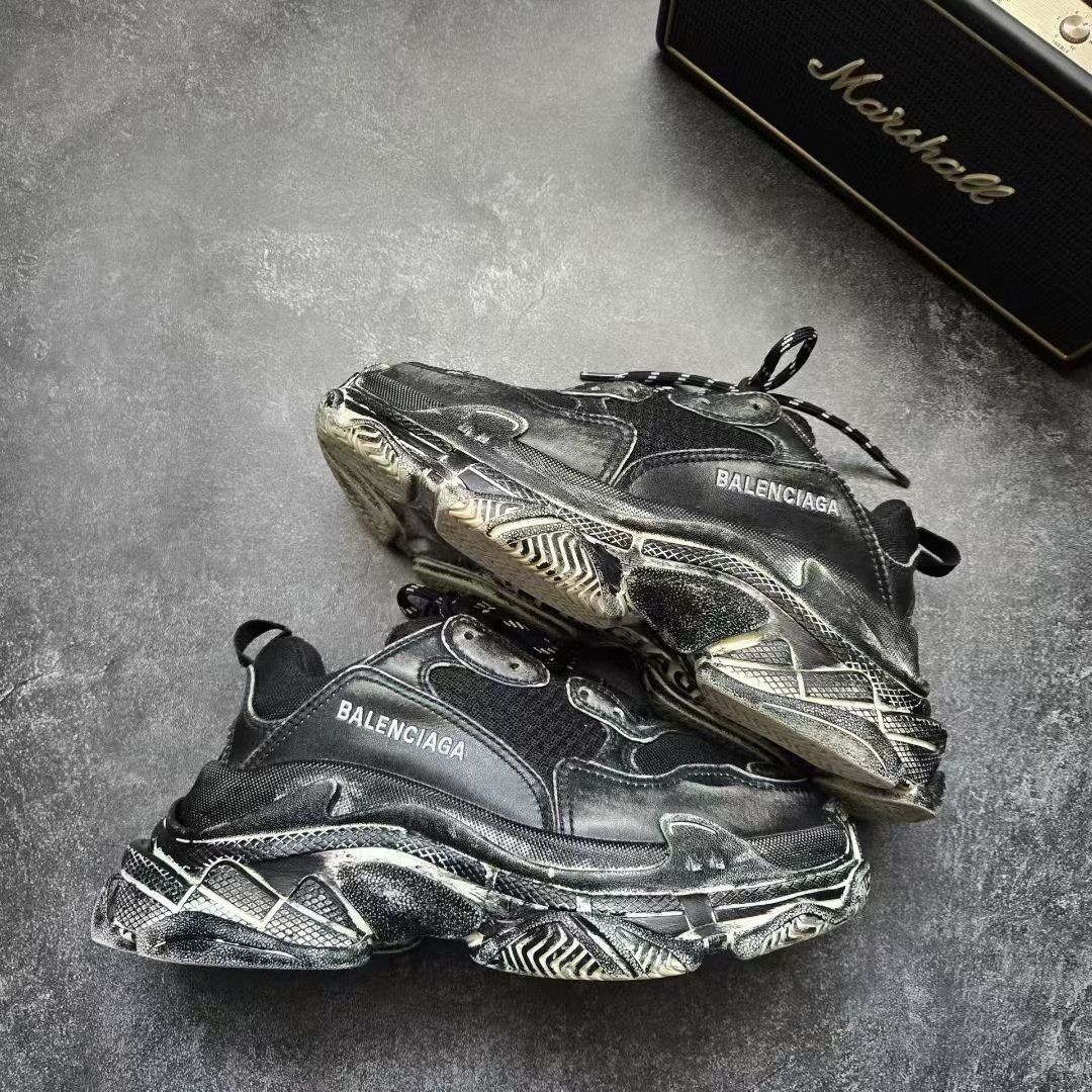 Balenciaga Balenciaga Distressed Gold Lowtop Sneakers S Women Size US 6 / IT 36 - 8 Thumbnail