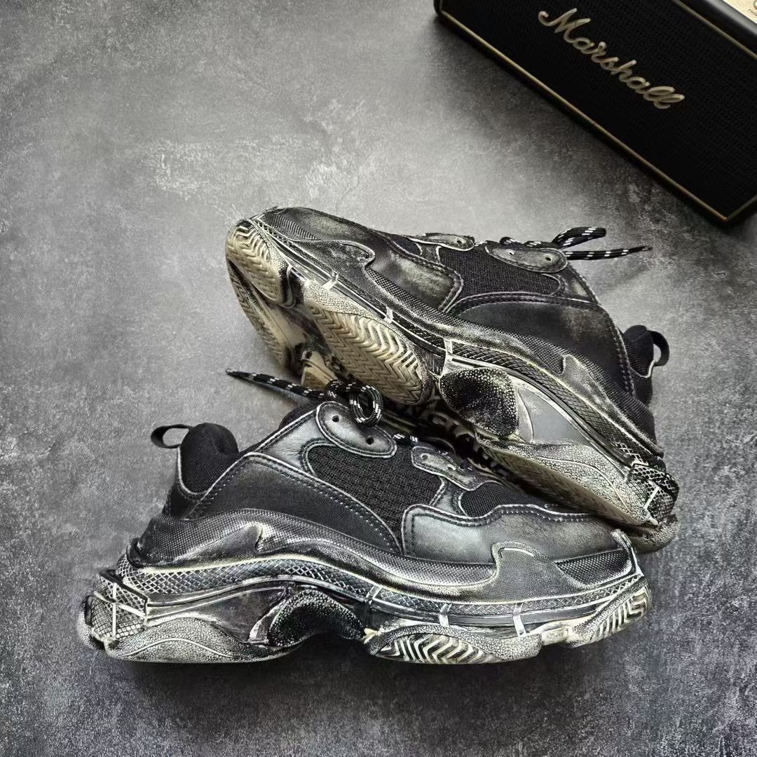 Balenciaga Balenciaga Distressed Gold Lowtop Sneakers S Women Size US 6 / IT 36 - 9 Thumbnail