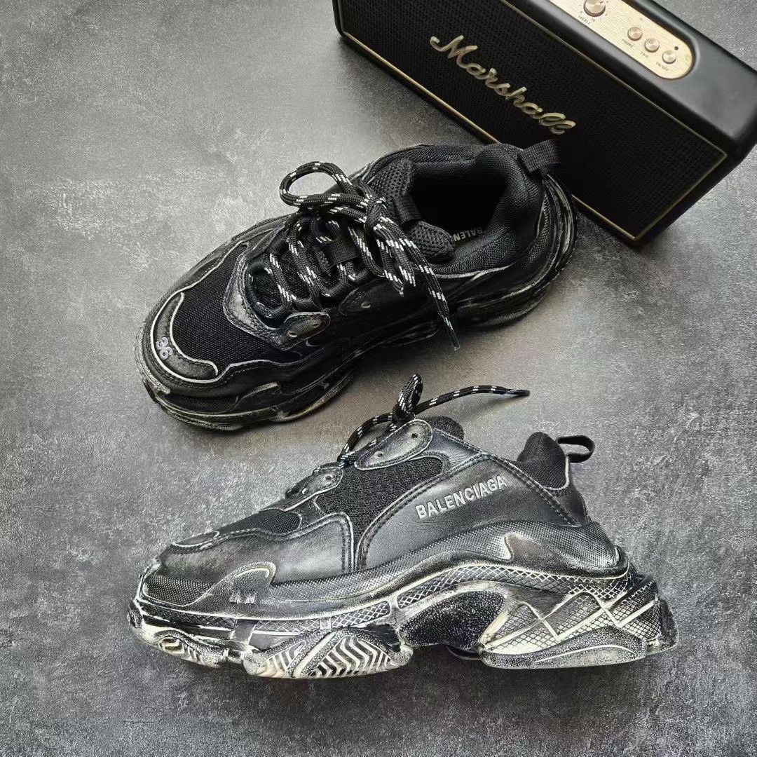 Balenciaga Balenciaga Distressed Gold Lowtop Sneakers S Women Size US 6 / IT 36 - 4 Thumbnail