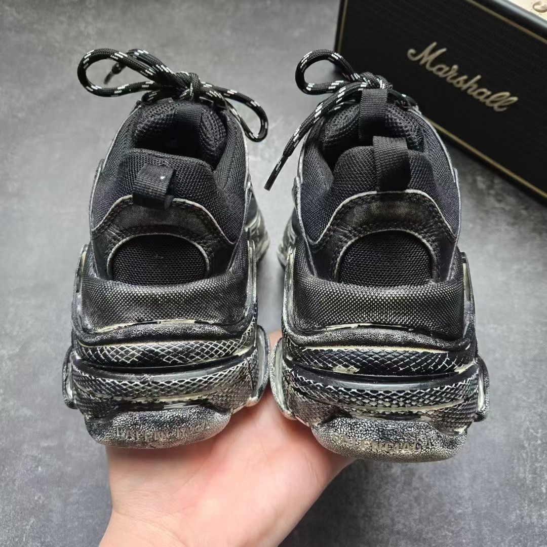 Balenciaga Balenciaga Distressed Gold Lowtop Sneakers S Women Size US 6 / IT 36 - 3 Thumbnail