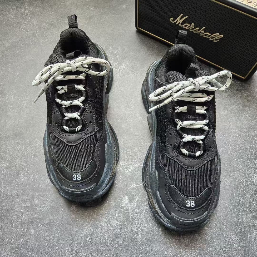 Balenciaga Balenciaga Gold Lowtop Sneakers S Women Size US 6 / IT 36 - 2 Thumbnail