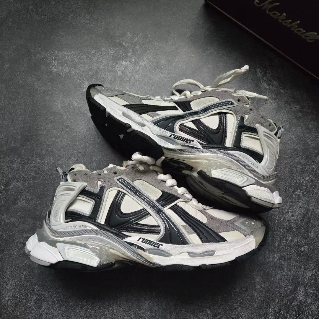 Balenciaga Balenciaga Running Black Lowtop Sneakers 38 Women Size US 7.5 / IT 37.5 - 8 Thumbnail