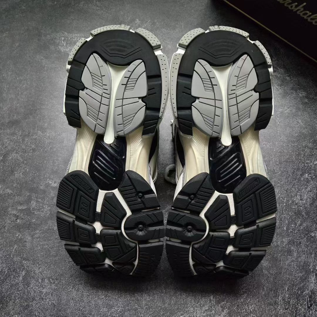 Balenciaga Balenciaga Running Black Lowtop Sneakers 38 Women Size US 7.5 / IT 37.5 - 7 Thumbnail