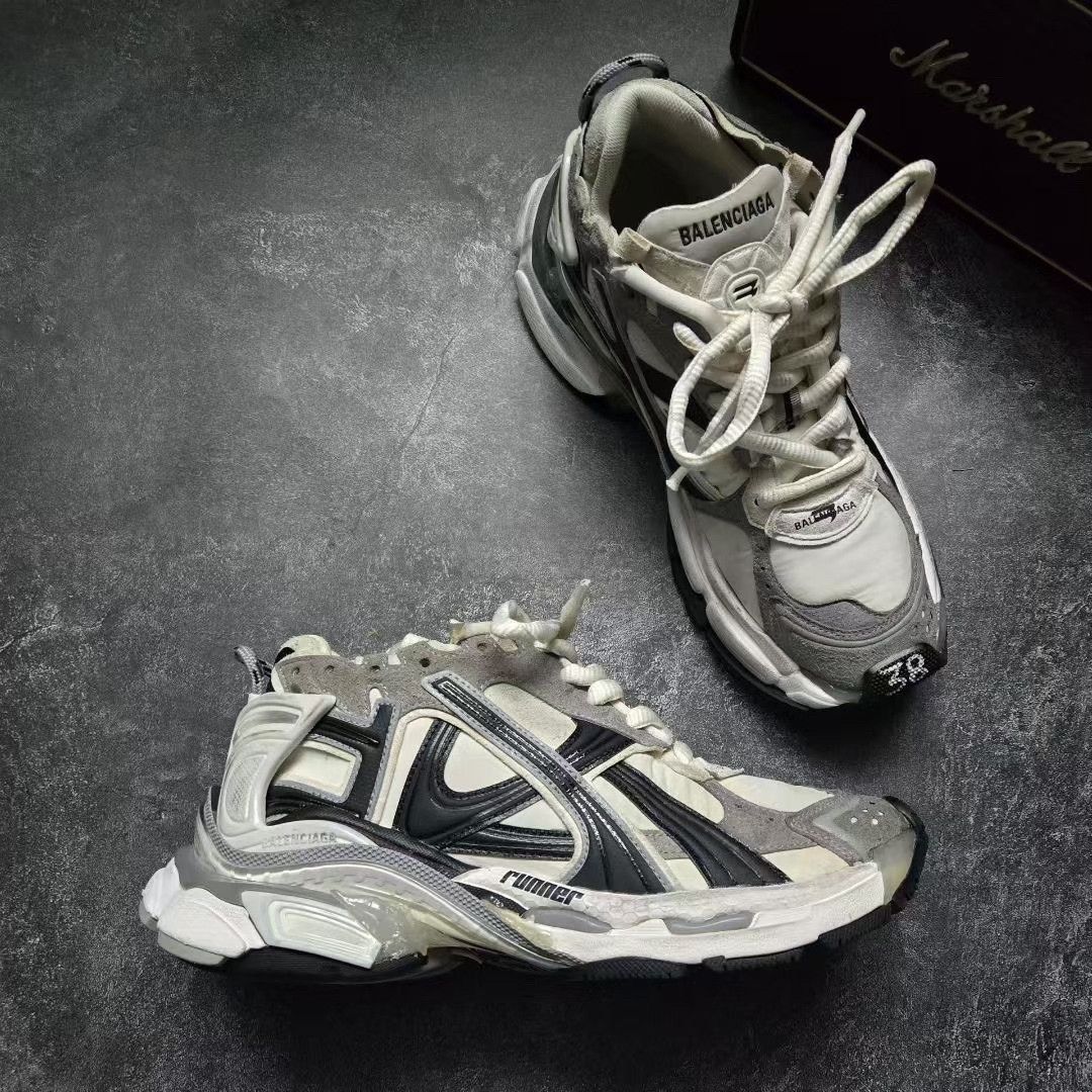 Balenciaga Balenciaga Running Black Lowtop Sneakers 38 Women Size US 7.5 / IT 37.5 - 6 Thumbnail