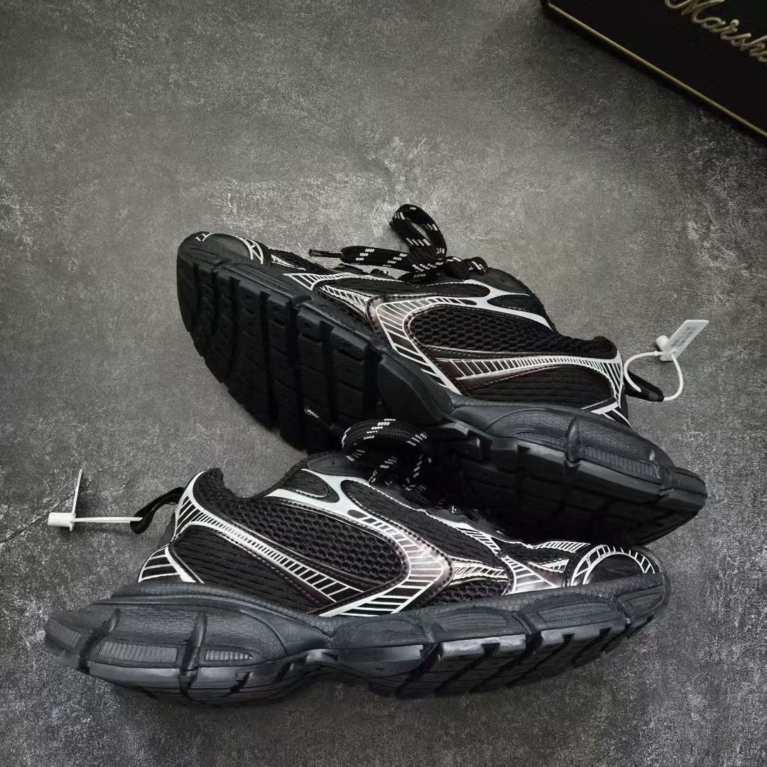 Balenciaga Balenciaga Silver Lowtop Sneakers XXXL Men Size US 10 / EU 43 - 9 Thumbnail
