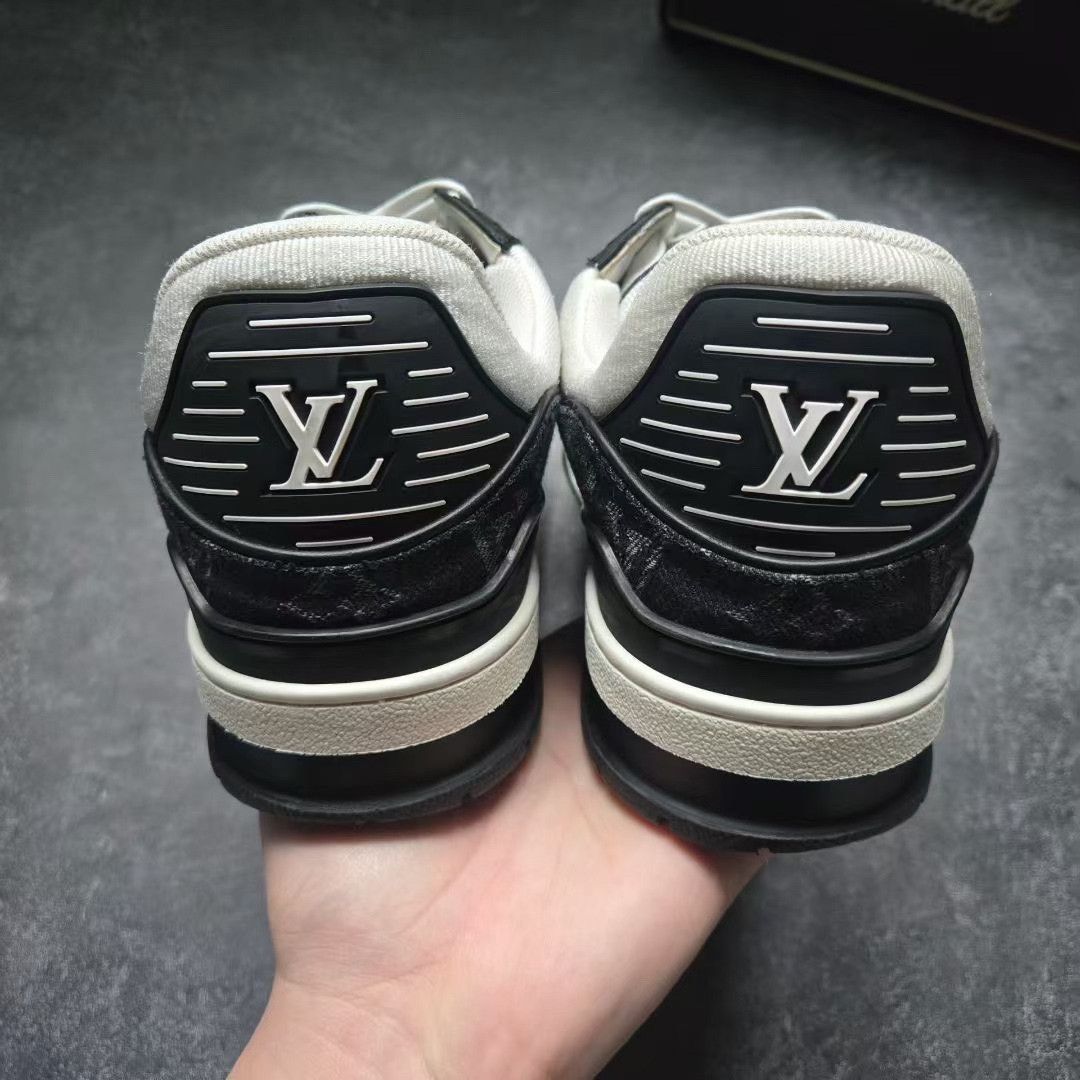 Louis Vuitton Louis Vuitton Training Black Lowtop Sneakers 9 Men Size US 9 / EU 42 - 3 Thumbnail