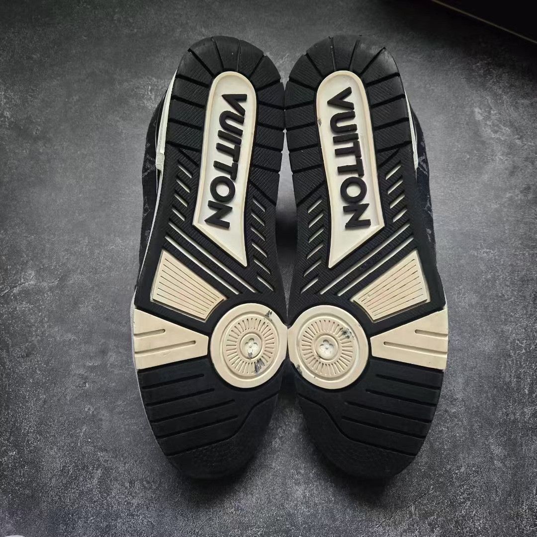 Louis Vuitton Louis Vuitton Training Black Lowtop Sneakers 9 Men Size US 9 / EU 42 - 7 Thumbnail