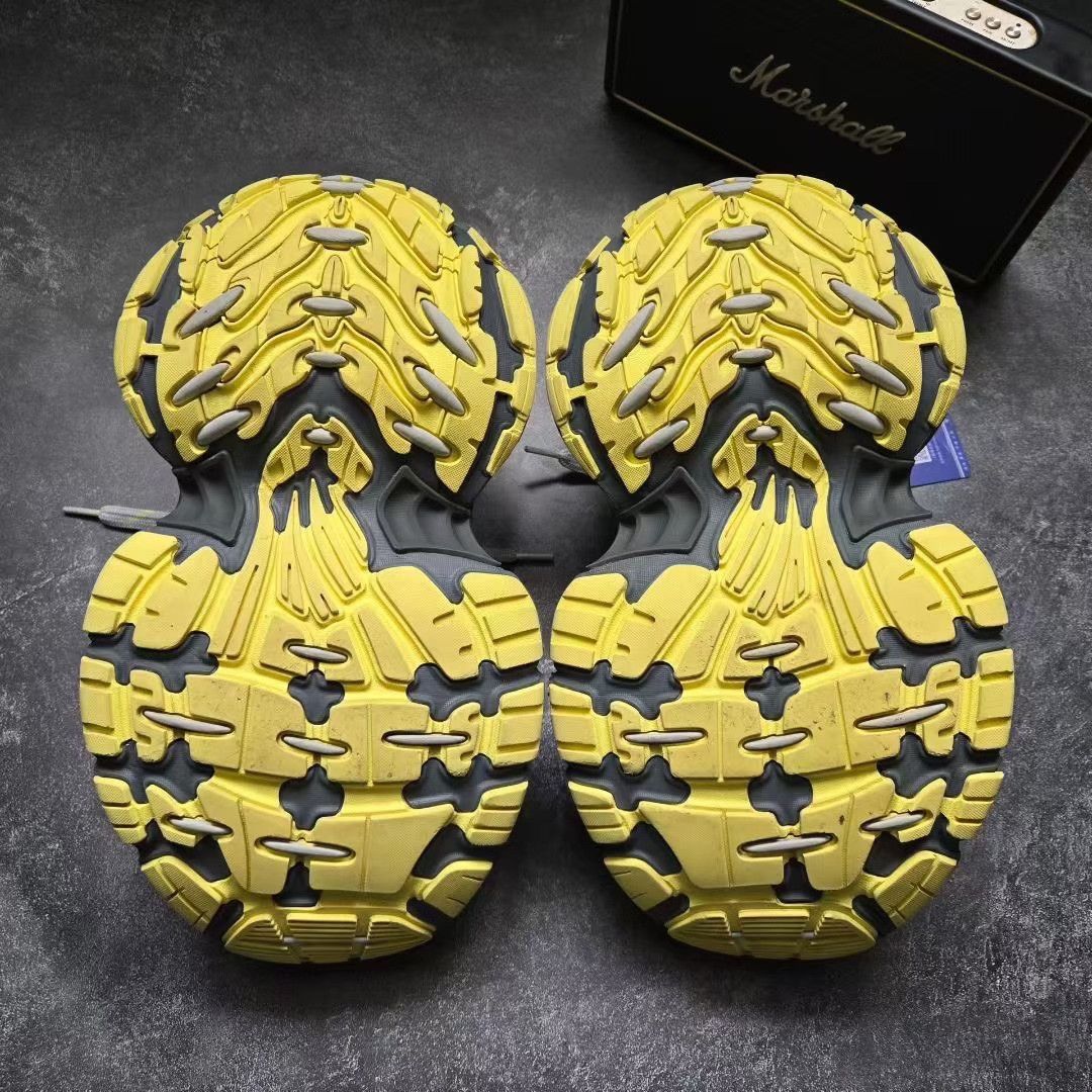 Balenciaga Balenciaga Yellow Lowtop Sneakers XL Men Size US 10 / EU 43 - 7 Thumbnail