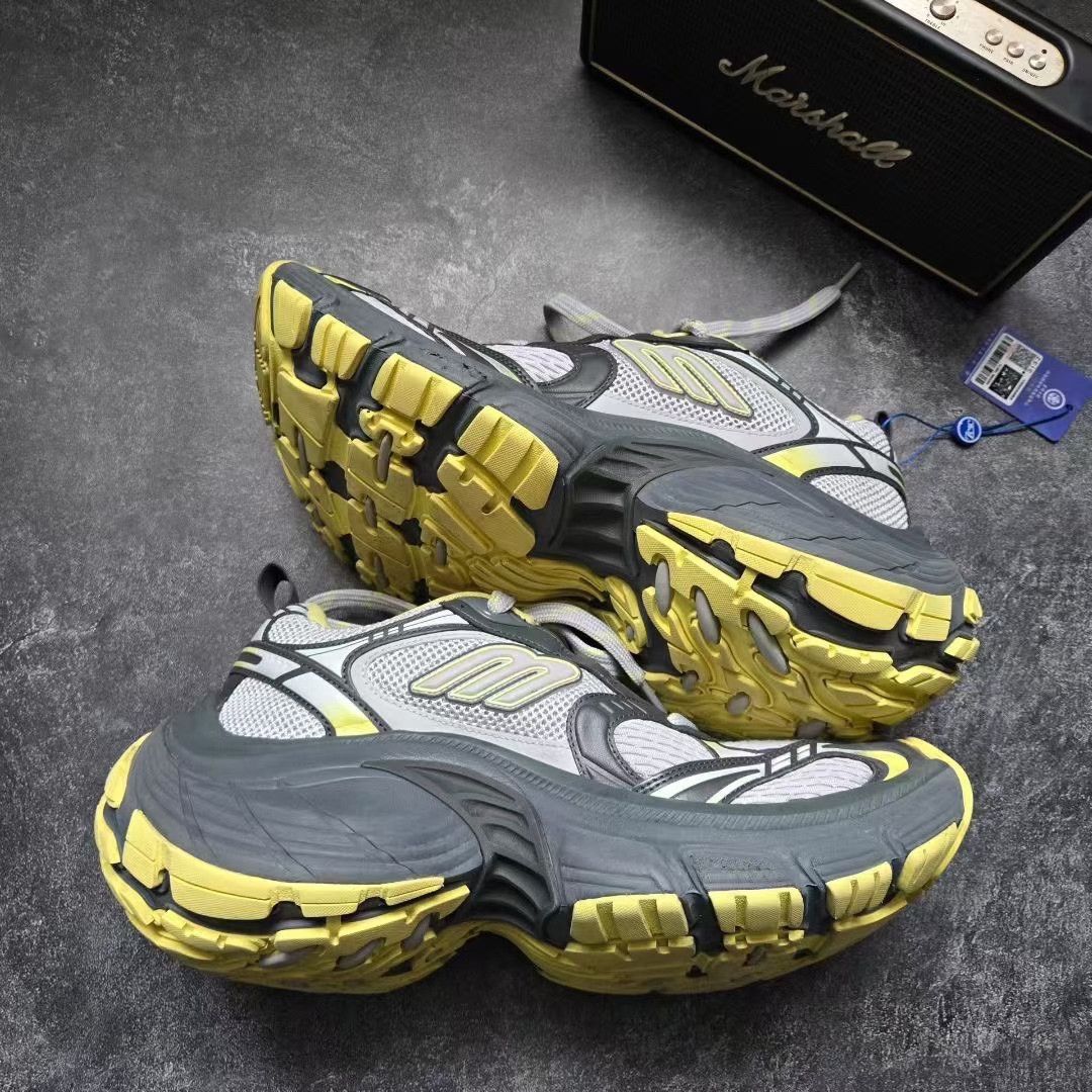 Balenciaga Balenciaga Yellow Lowtop Sneakers XL Men Size US 10 / EU 43 - 9 Thumbnail