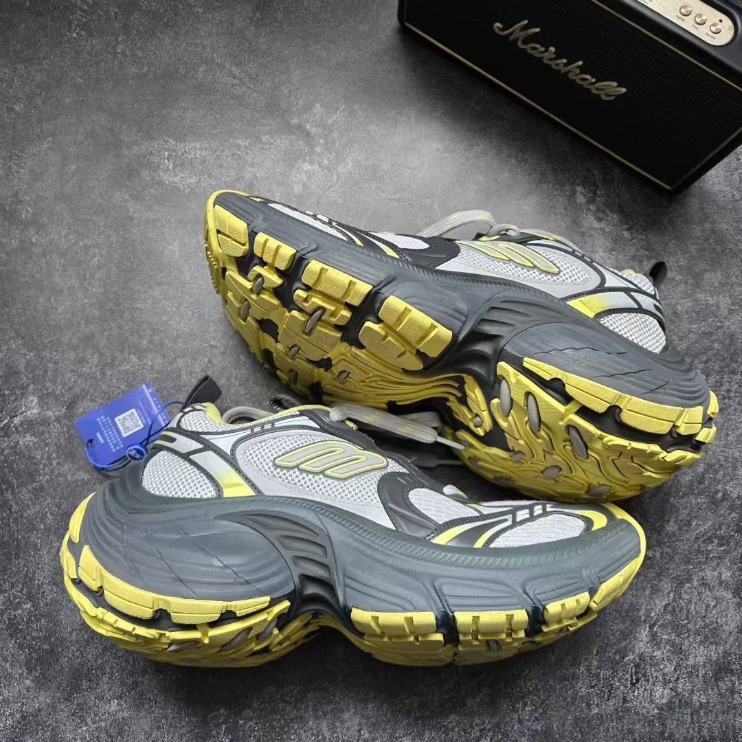 Balenciaga Balenciaga Yellow Lowtop Sneakers XL Men Size US 10 / EU 43 - 8 Thumbnail