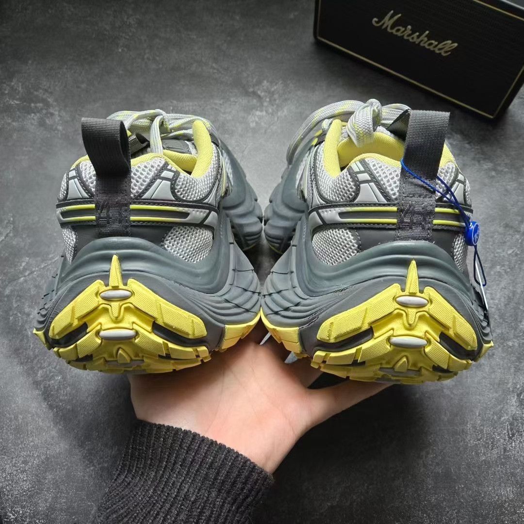 Balenciaga Balenciaga Yellow Lowtop Sneakers XL Men Size US 10 / EU 43 - 3 Thumbnail
