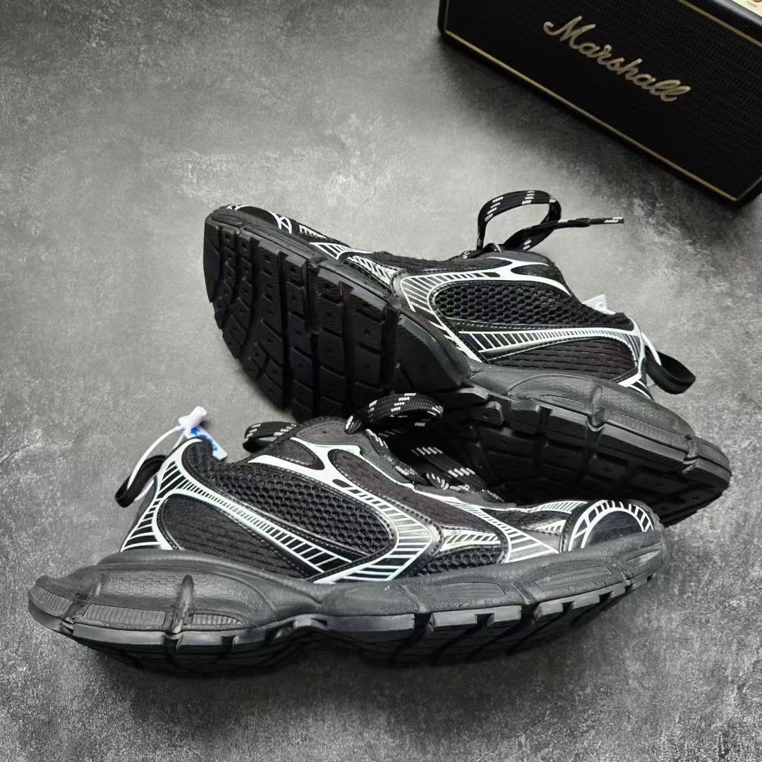 Balenciaga Balenciaga Silver Lowtop Sneakers XXXL Men Size US 10 / EU 43 - 9 Thumbnail