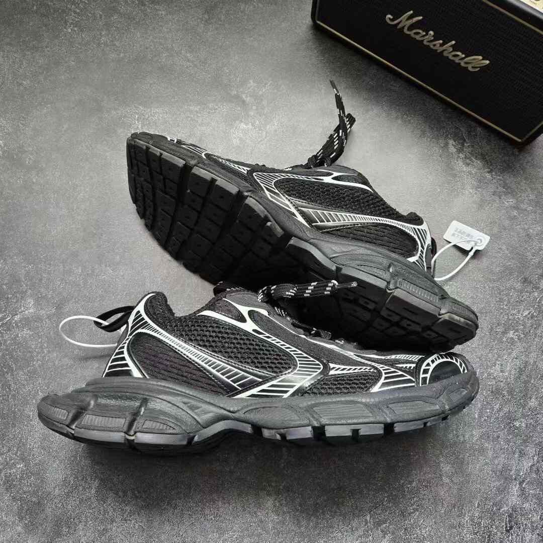 Balenciaga Balenciaga Silver Lowtop Sneakers XXXL Men Size US 10 / EU 43 - 8 Thumbnail