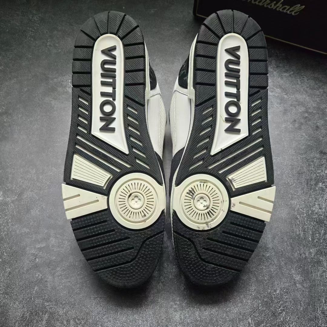 Louis Vuitton Louis Vuitton Training Black Lowtop Sneakers 10 Men Size US 10 / EU 43 - 7 Thumbnail