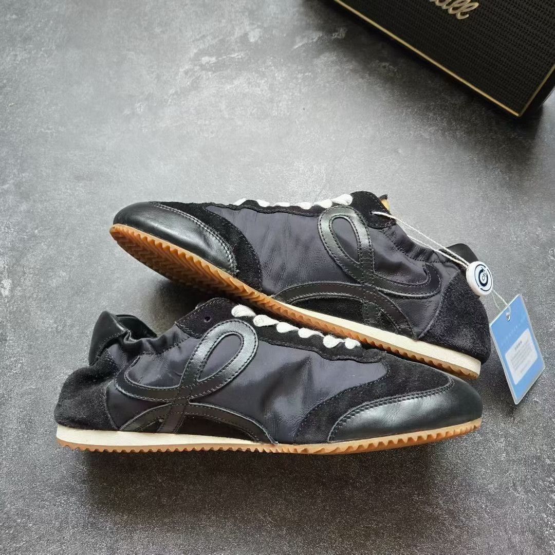 Balenciaga Balenciaga Black Lowtop Sneakers 38 Women Size US 7.5 / IT 37.5 - 2 Thumbnail