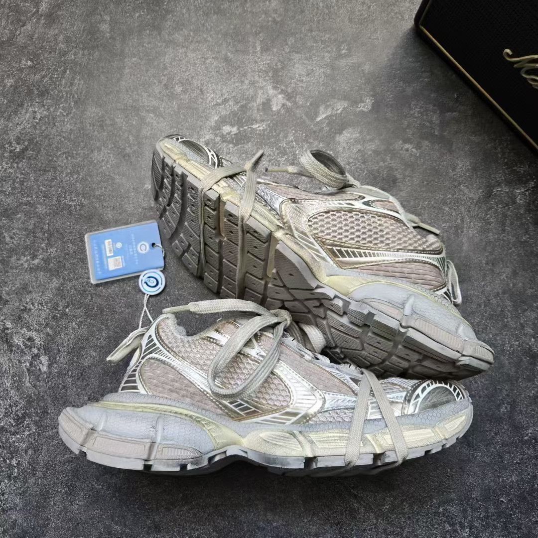 Balenciaga Balenciaga Beige Lowtop Sneakers XXXL Women Size US 8 / IT 38 - 9 Thumbnail