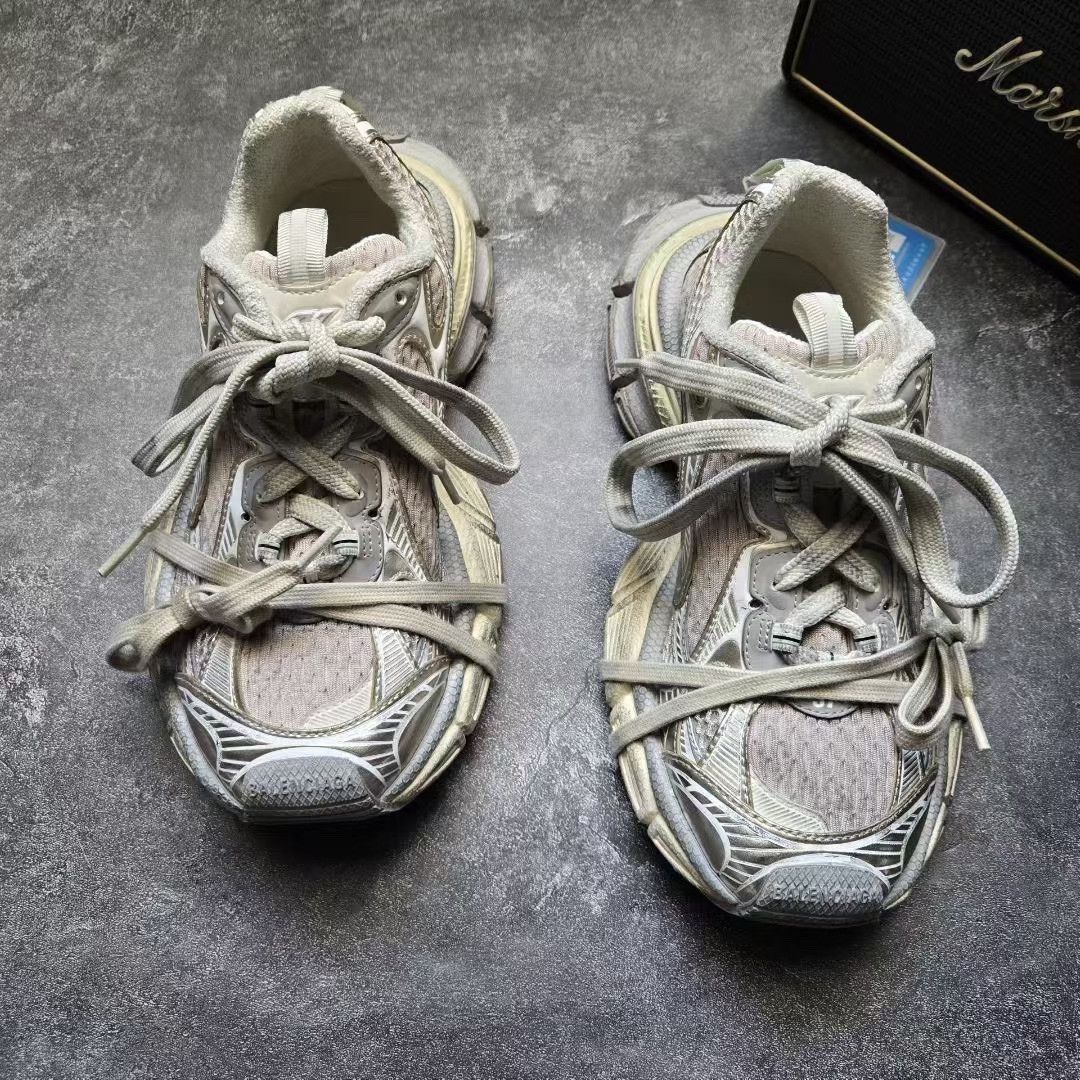 Balenciaga Balenciaga Beige Lowtop Sneakers XXXL Women Size US 8 / IT 38 - 2 Thumbnail