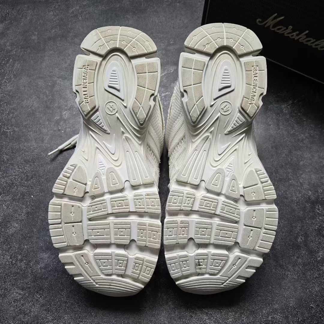 Balenciaga Balenciaga Distressed White Lowtop Sneakers 41 Men Size US 8.5 / EU 41-42 - 7 Thumbnail