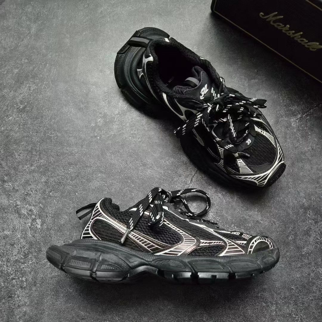 Balenciaga Balenciaga Silver Lowtop Sneakers XXXL Men Size US 10 / EU 43 - 5 Thumbnail