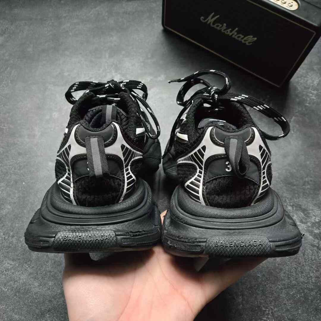 Balenciaga Balenciaga Silver Lowtop Sneakers XXXL Men Size US 10 / EU 43 - 2 Thumbnail