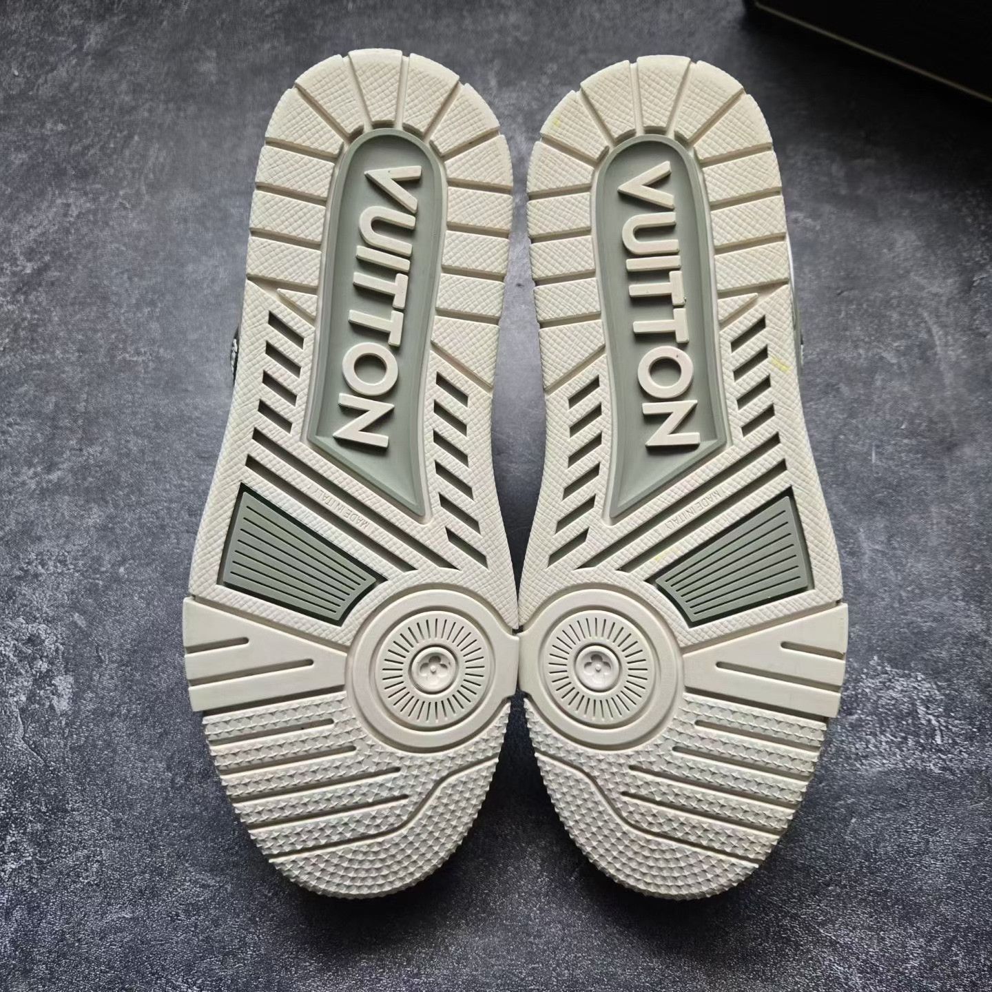 Louis Vuitton Louis Vuitton Training Green Lowtop Sneakers 37 Women Size US 6.5 / IT 36.5 - 7 Thumbnail
