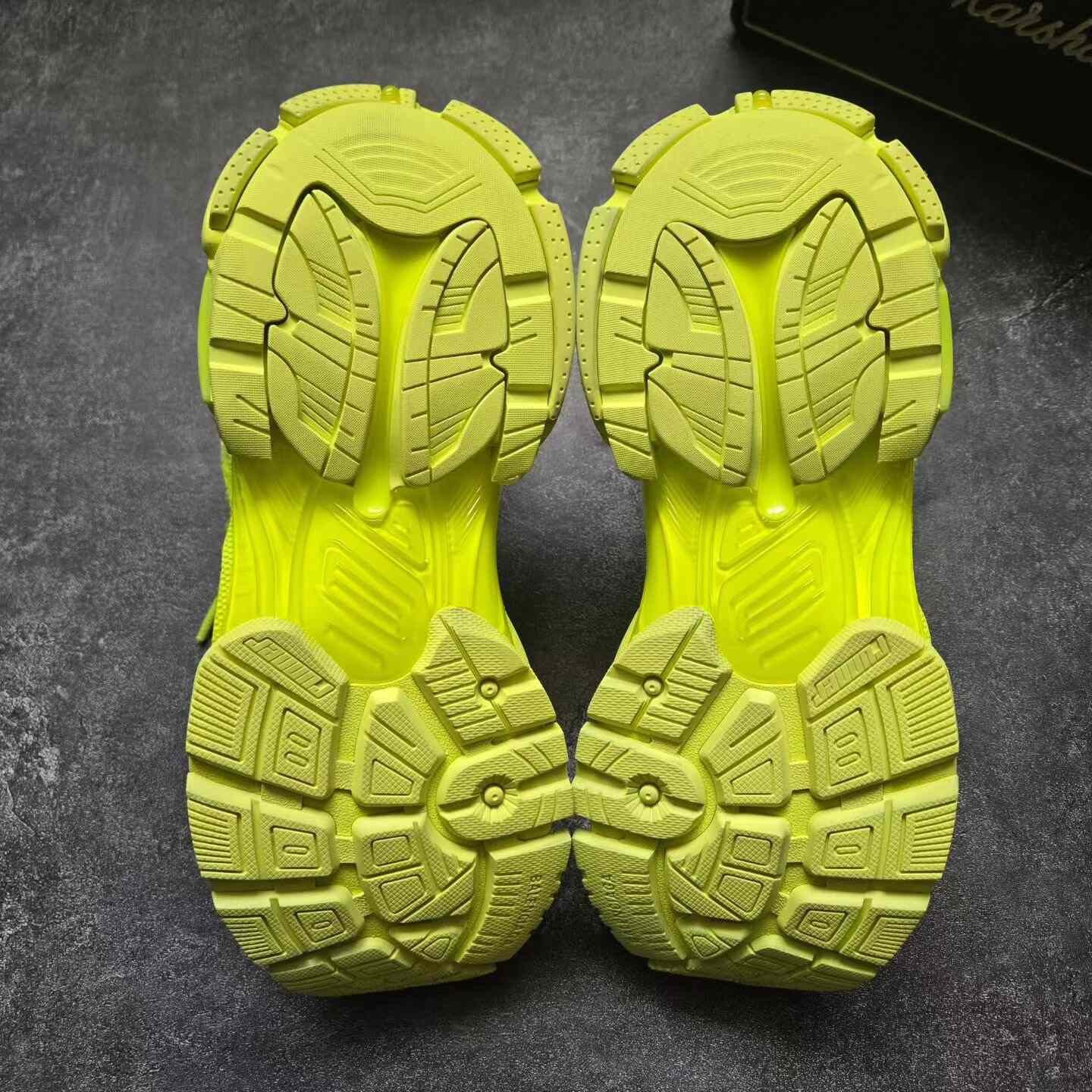 Balenciaga Balenciaga Running Yellow Lowtop Sneakers 38 Women Size US 7.5 / IT 37.5 - 7 Thumbnail