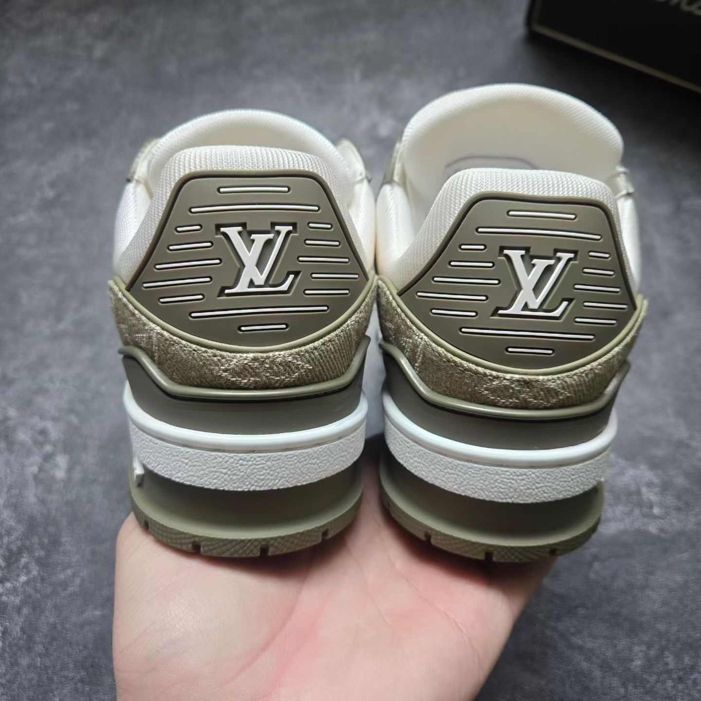 Louis Vuitton Louis Vuitton Training Green Lowtop Sneakers 36 Women Size US 6 / IT 36 - 3 Thumbnail