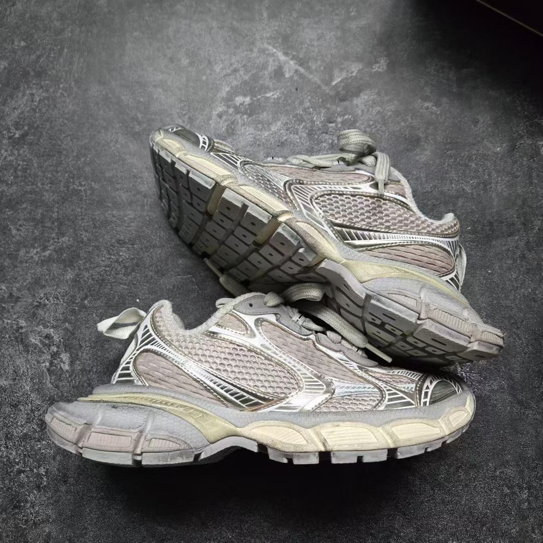 Balenciaga Balenciaga Beige Lowtop Sneakers XXXL Women Size US 8 / IT 38 - 9 Thumbnail