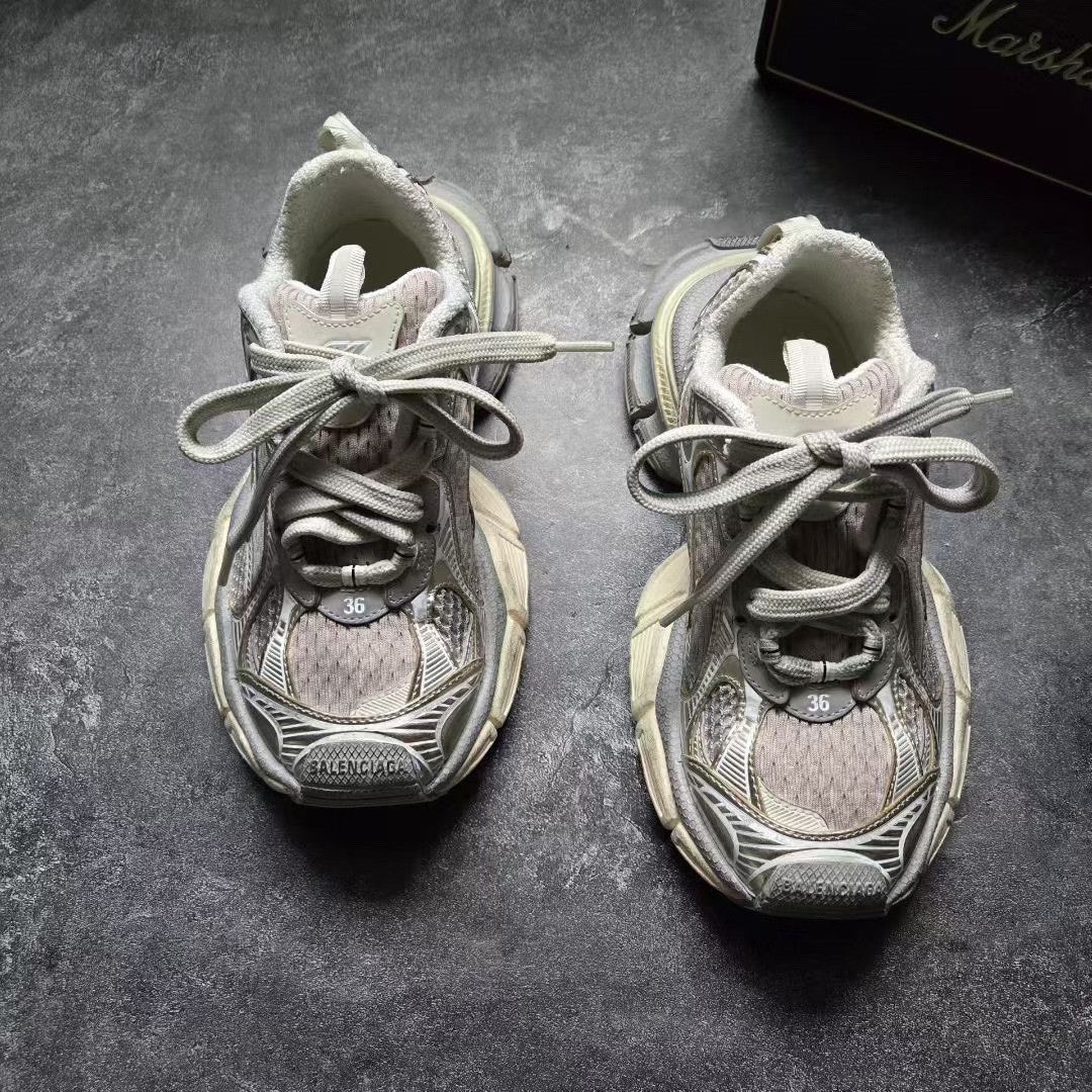 Balenciaga Balenciaga Beige Lowtop Sneakers XXXL Women Size US 8 / IT 38 - 2 Thumbnail