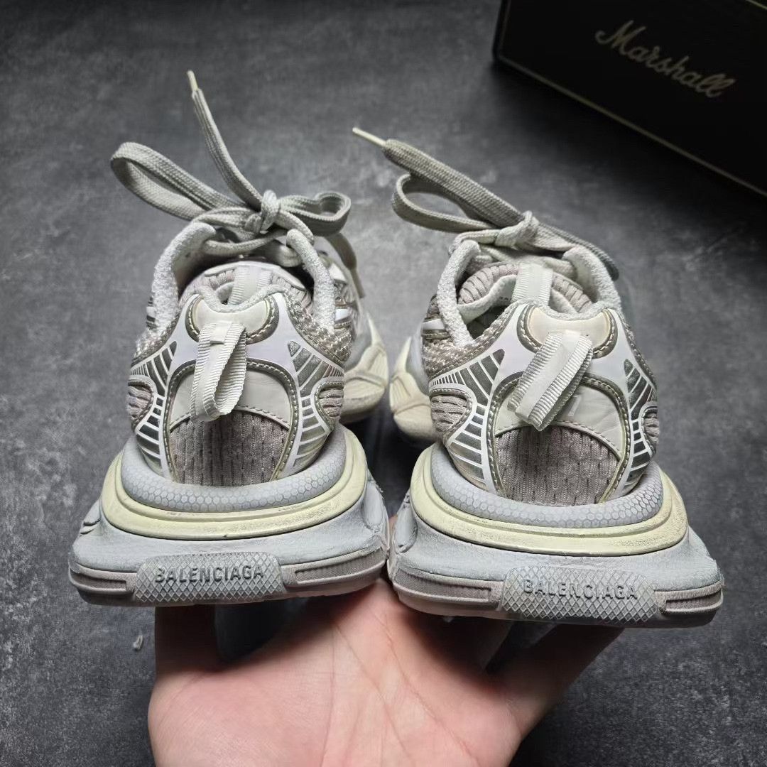 Balenciaga Balenciaga Beige Lowtop Sneakers XXXL Women Size US 8 / IT 38 - 2 Thumbnail