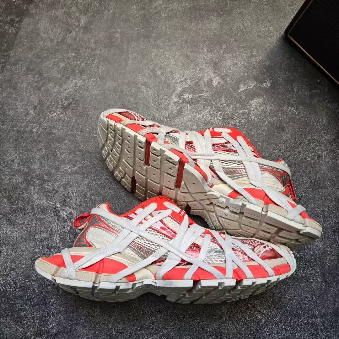 Balenciaga Balenciaga Red Lowtop Sneakers XXXL Men Size US 10 / EU 43 - 9 Thumbnail