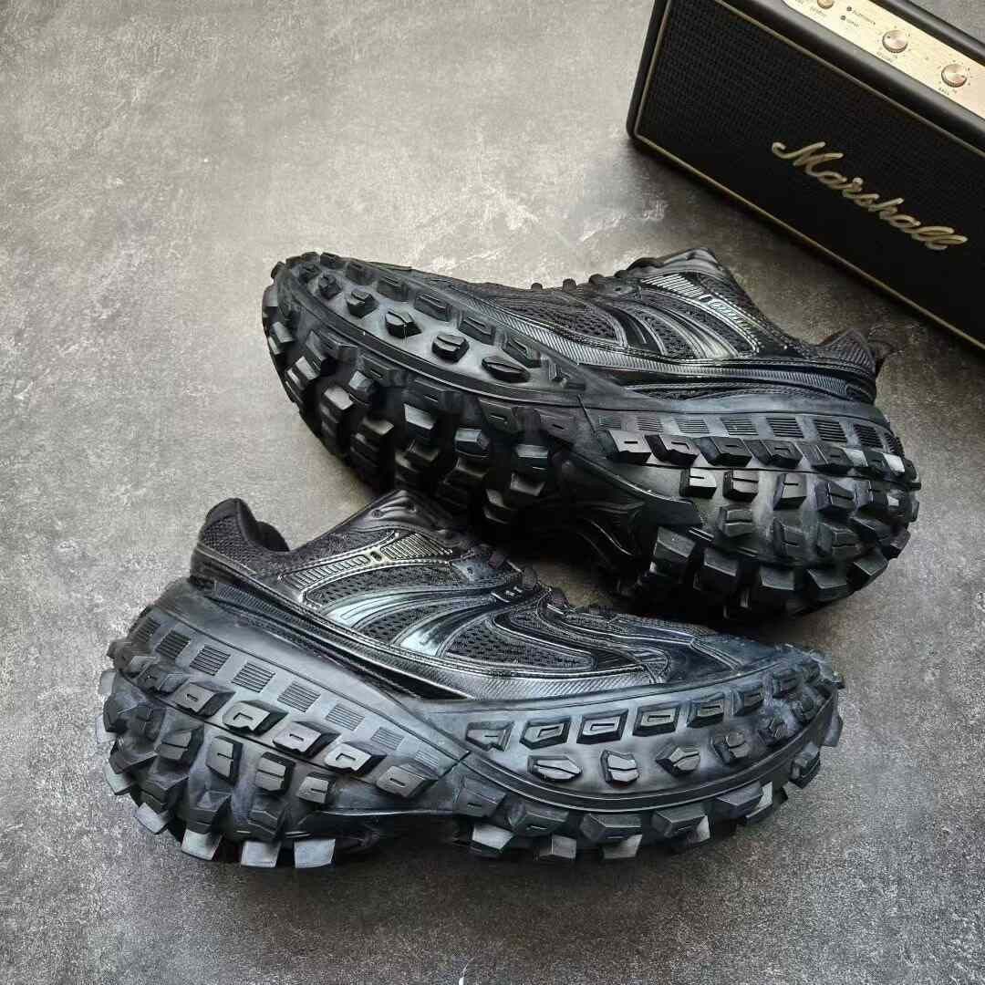 Balenciaga Balenciaga Black Lowtop Sneakers 42 Men Size US 9 / EU 42 - 8 Thumbnail