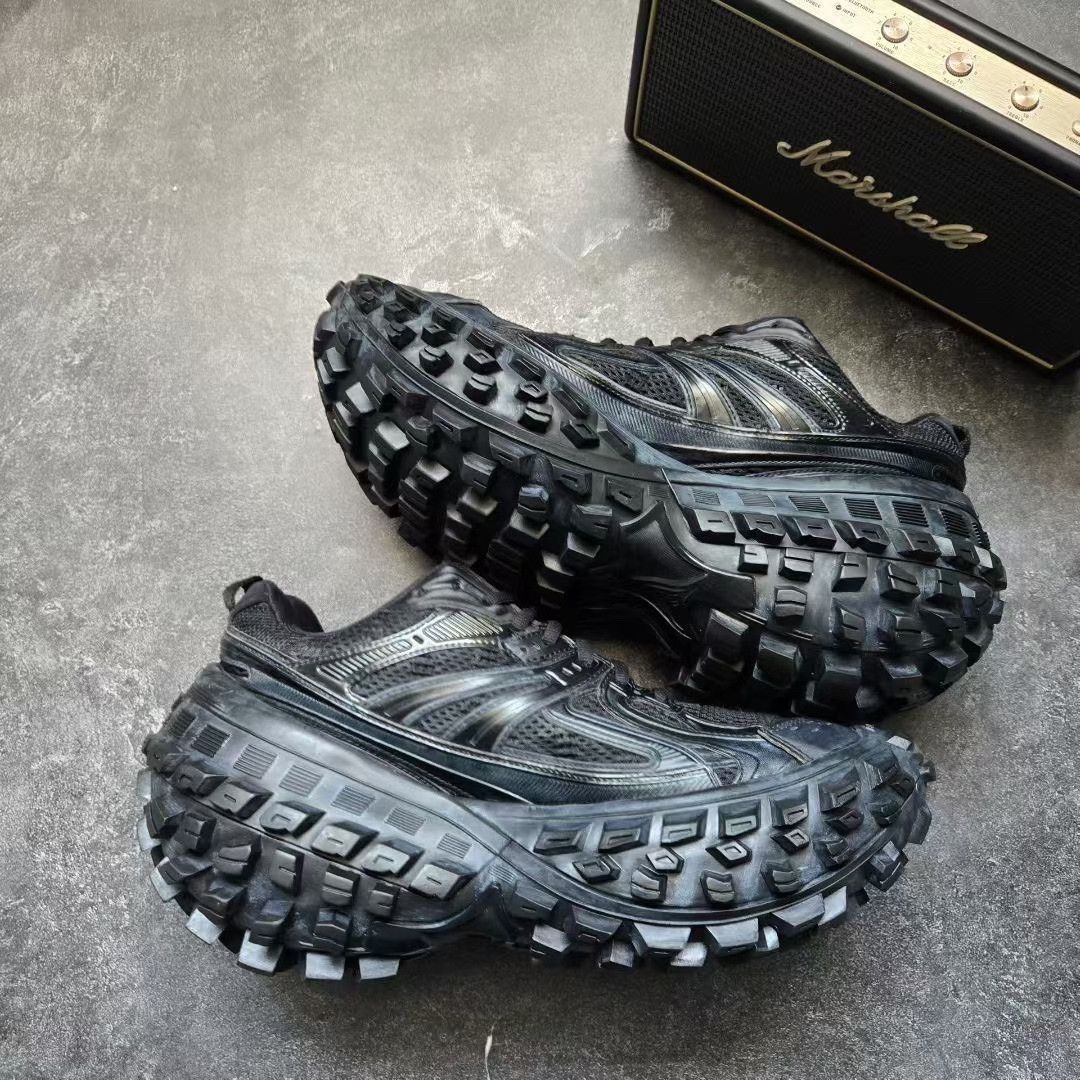 Balenciaga Balenciaga Black Lowtop Sneakers 42 Men Size US 9 / EU 42 - 9 Thumbnail