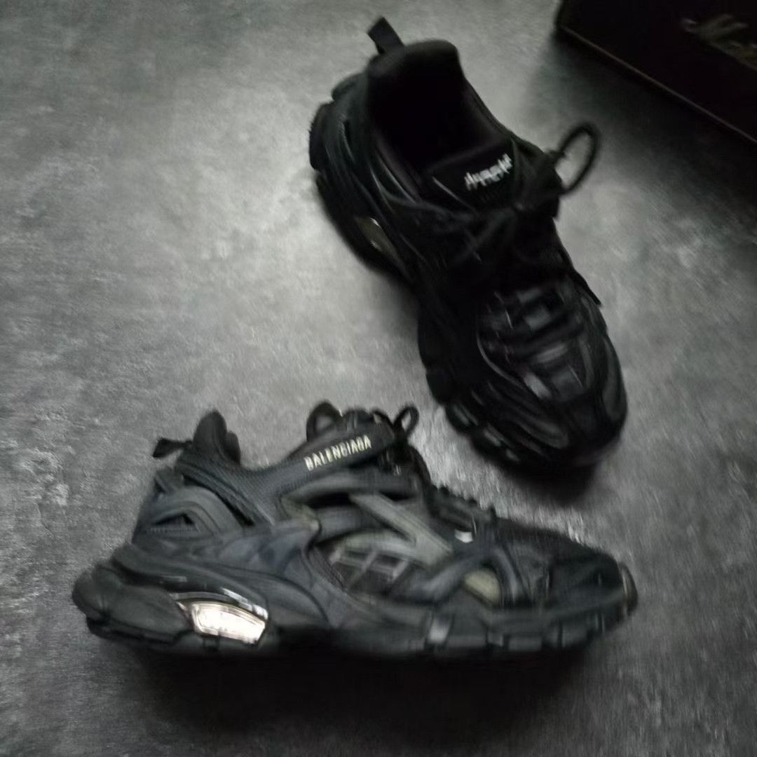 Balenciaga Balenciaga Black Lowtop Sneakers 38 Women Size US 7.5 / IT 37.5 - 6 Thumbnail