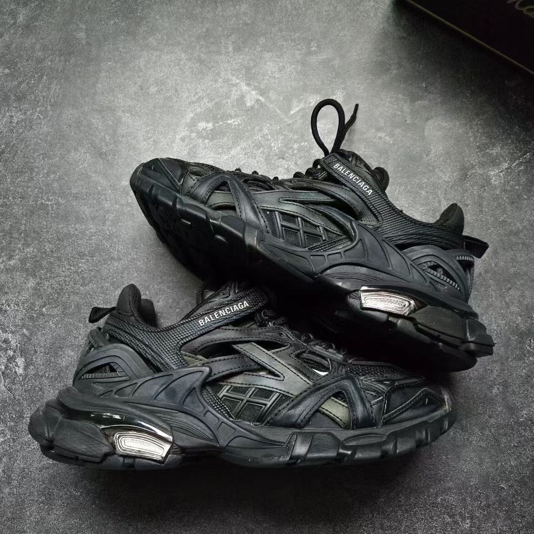 Balenciaga Balenciaga Black Lowtop Sneakers 38 Women Size US 7.5 / IT 37.5 - 8 Thumbnail
