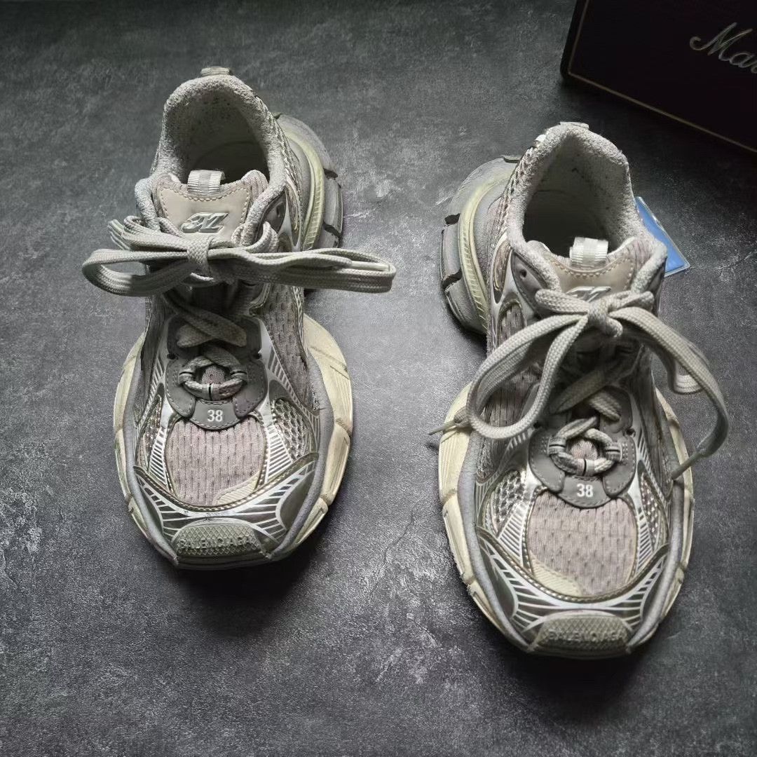 Balenciaga Balenciaga Beige Lowtop Sneakers XXXL Women Size US 8 / IT 38 - 2 Thumbnail