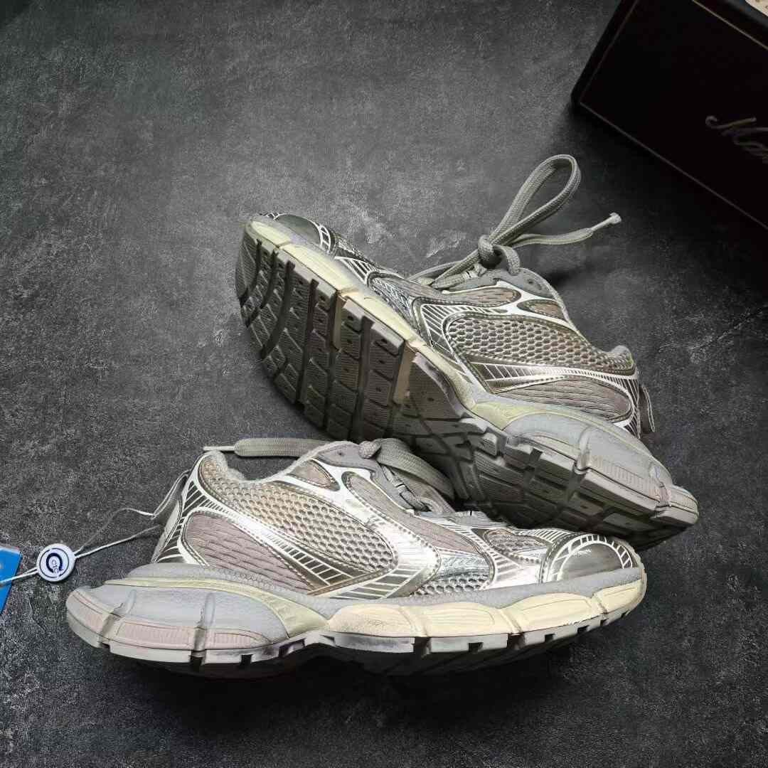 Balenciaga Balenciaga Beige Lowtop Sneakers XXXL Women Size US 8 / IT 38 - 9 Thumbnail