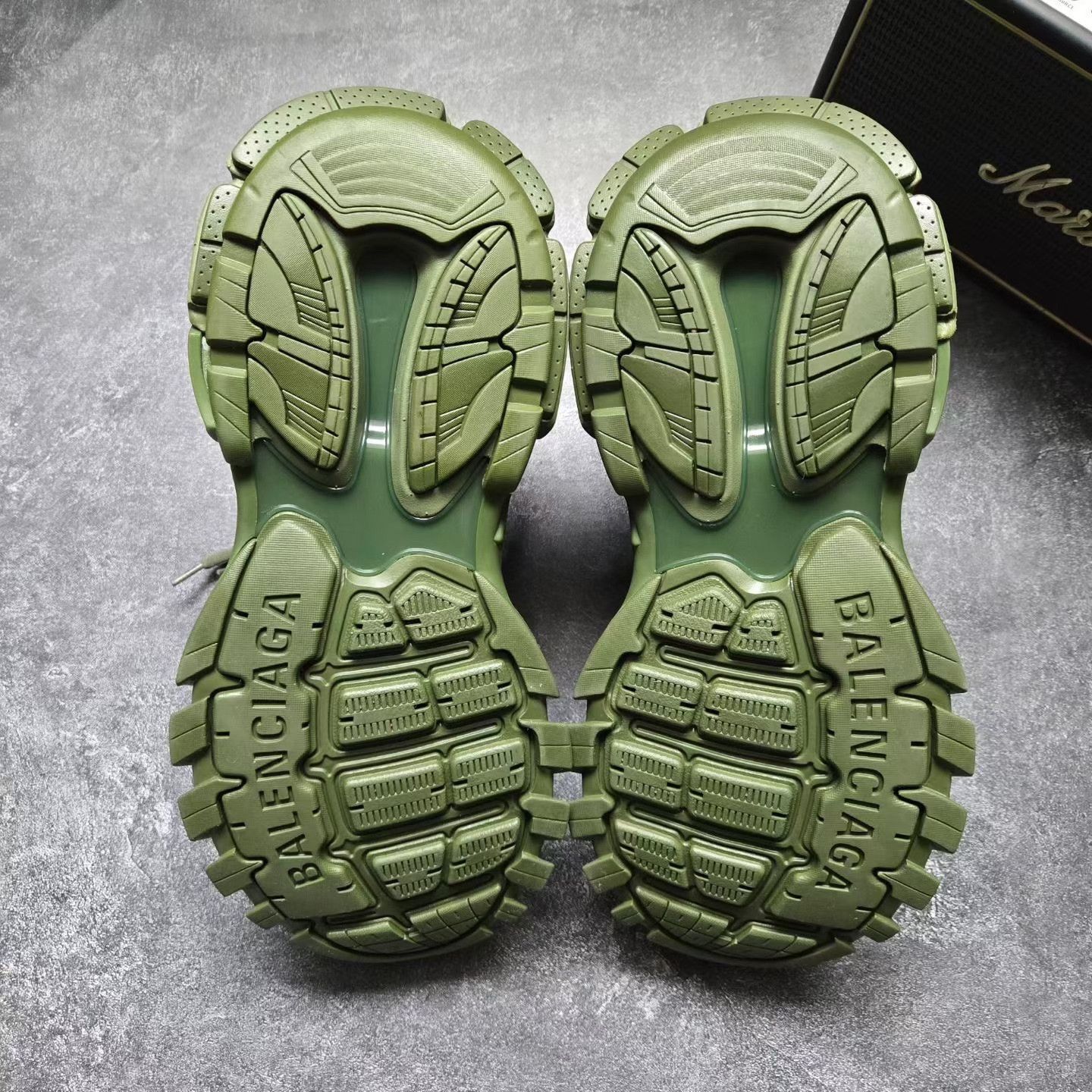 Balenciaga Balenciaga Green Lowtop Sneakers 42 Men Size US 9 / EU 42 - 7 Thumbnail