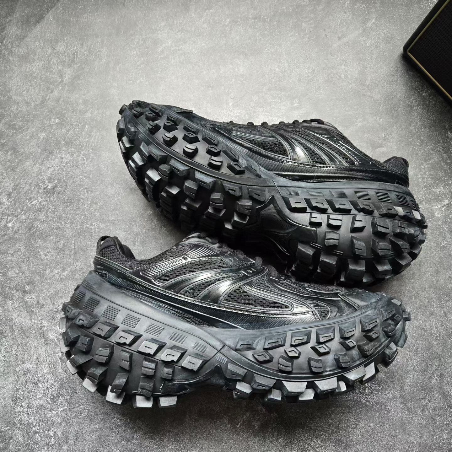 Balenciaga Balenciaga Black Lowtop Sneakers 42 Men Size US 9 / EU 42 - 9 Thumbnail