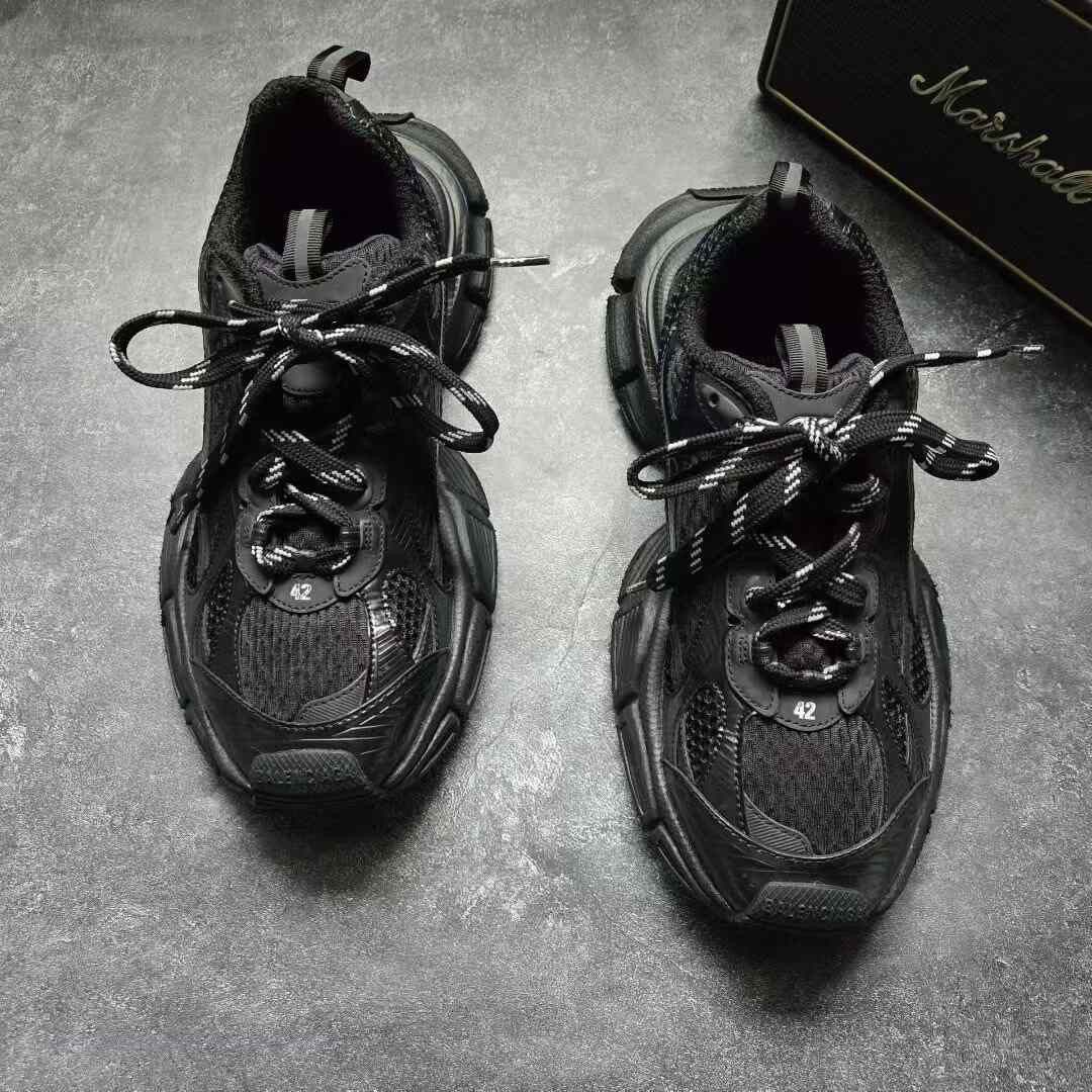 Balenciaga Balenciaga Black Lowtop Sneakers XXXL Men Size US 10 / EU 43 - 2 Thumbnail