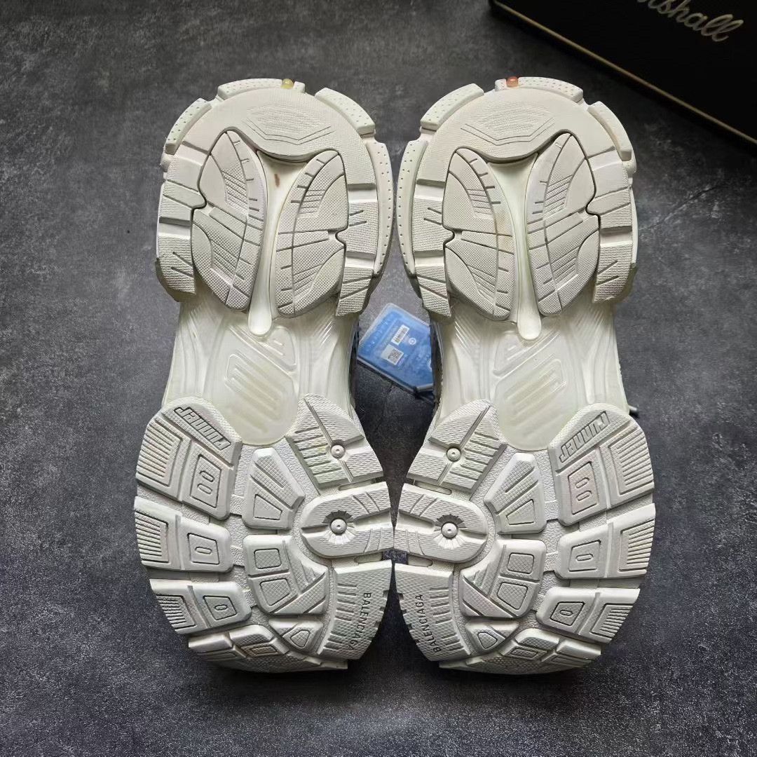 Balenciaga Balenciaga Running White Lowtop Sneakers 37 Women Size US 6.5 / IT 36.5 - 7 Thumbnail