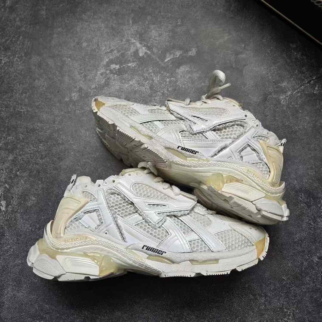 Balenciaga Balenciaga Running White Lowtop Sneakers 37 Women Size US 6.5 / IT 36.5 - 8 Thumbnail